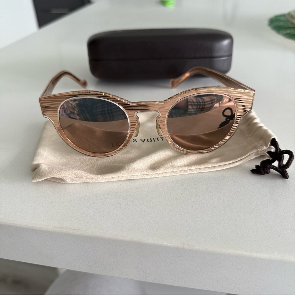 Louis Vuitton Gold Cream Sunglasses Modern Accessories